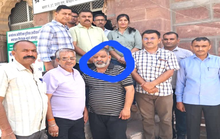 एसीपी के नाम पर साठ हजार की रिश्वत लेते पत्रकार रंगे हाथों गिरफ्तार एसीपी की भूमिका की भी होगी जांच
