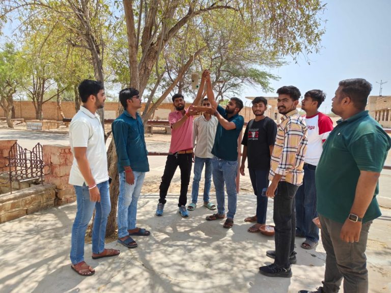 एस बी के महाविद्यालय में विश्व जैव विविधता दिवस के अवसर पर मिशन संरक्षण के तहत लगाए परिंडे