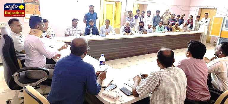 जिला कलक्टर ने बासनपीर जूनी में रात्रि चौपाल में सुनी ग्रामीणों की परिवेदनाए