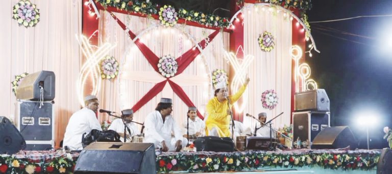 हजरत अशरफ अली बाबा सांलाना उर्स मे बडी संख्या उमडे जायरीन किए अकीदत के फूल पेश