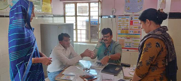 आरसीएचओ डॉ नारायण राम ने चिकित्सा संस्थानों का किया निरीक्षण