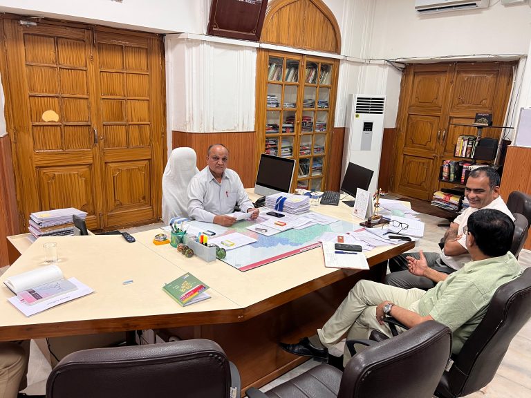 संभागीय आयुक्त की अध्यक्षता में समीक्षा बैठक आयोजित