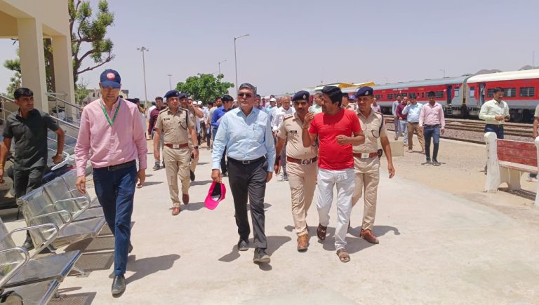 यात्री सुविधाओं से जुड़े कार्य प्राथमिकता से हों पूरे-अमिताभ