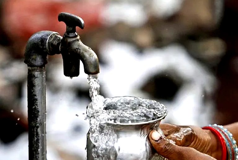 पेयजल समस्या के समाधान के लिए सीधे अभियंताओं से  करे संपर्क, कंट्रोल रूम किये  गये स्थापित