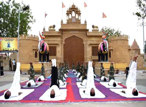 बीएसएफ की 154 बीएन बटालियन ने म्याजलार स्थित ऐतिहासिक तपोभूमि ख्याला मठ पर योगाभ्यास कर जागरूक किया