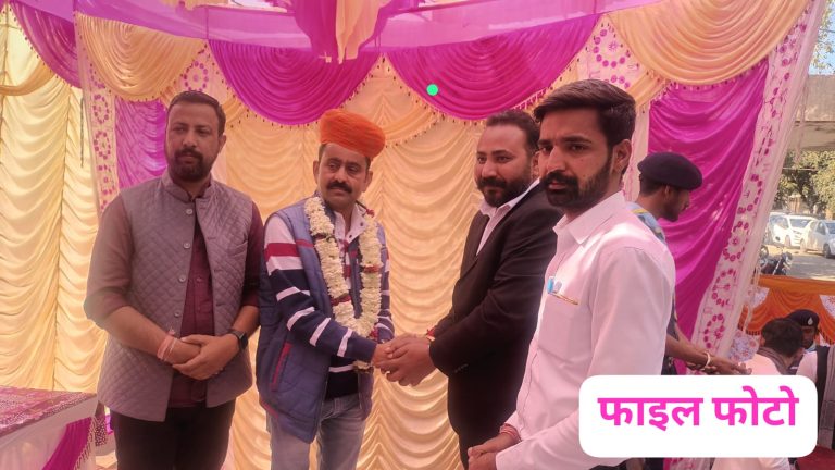 पाली जिला सरपंच संघ जिलाध्यक्ष चंद्रशेखर मेवाड़ा ने  सहित गणमान्य लोगों ने सरपंच जांगिड़ के जन्मदिन पर बधाईयां दी