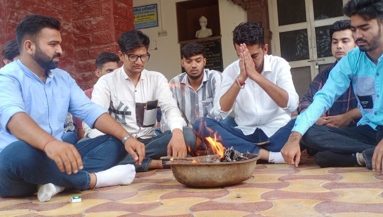 एनएसयूआई ने छात्र हितों की विभिन्न मांगों को लेकर किया सद्बुद्धि यज्ञ