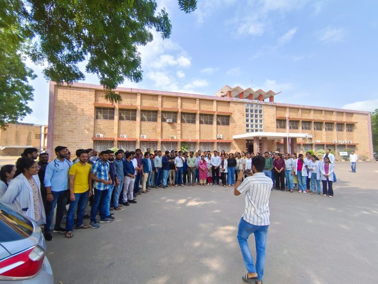 कोलकाता में रेजिडेंट की हत्या प्रकरण :  जोधपुर के रेजिडेंट डाक्टरों ने किया कार्य बहिष्कार